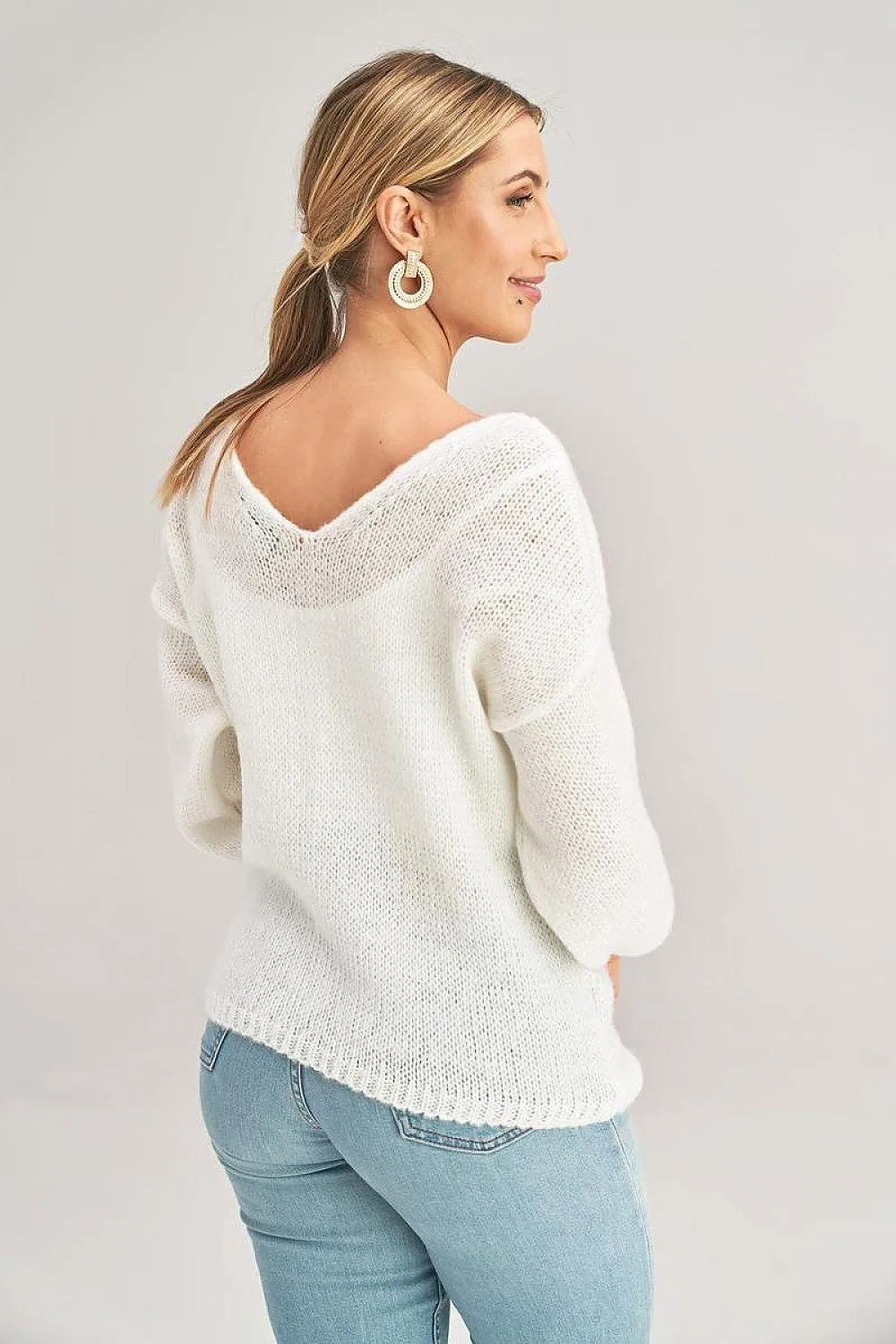 Cozy Elegance Knit Sweater - Luxurious Fabric for Everyday Wear