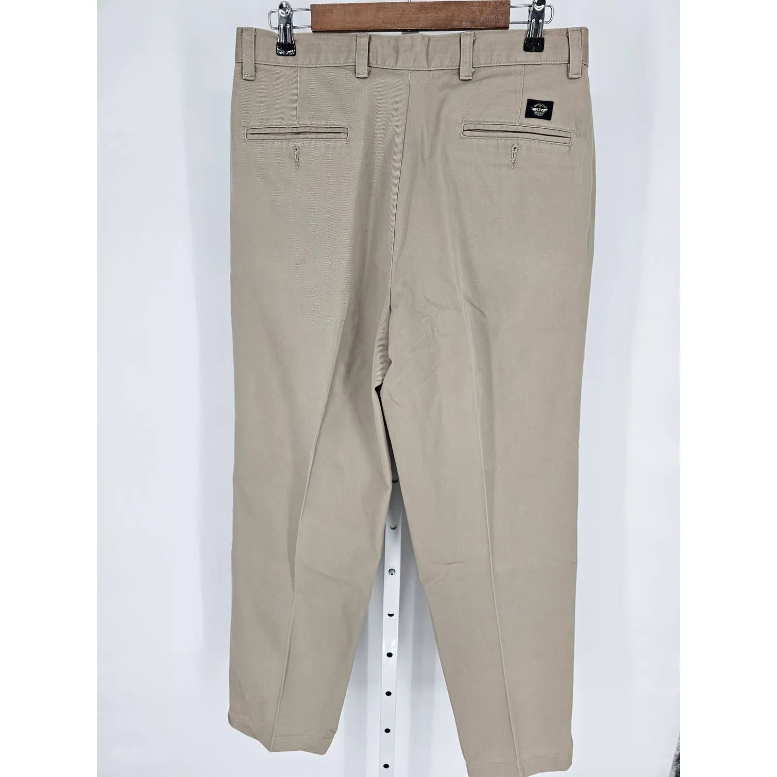 Dockers Mens Sz 34x30 No Wrinkle Twill Classic Fit Pleated Dress Pants Tan