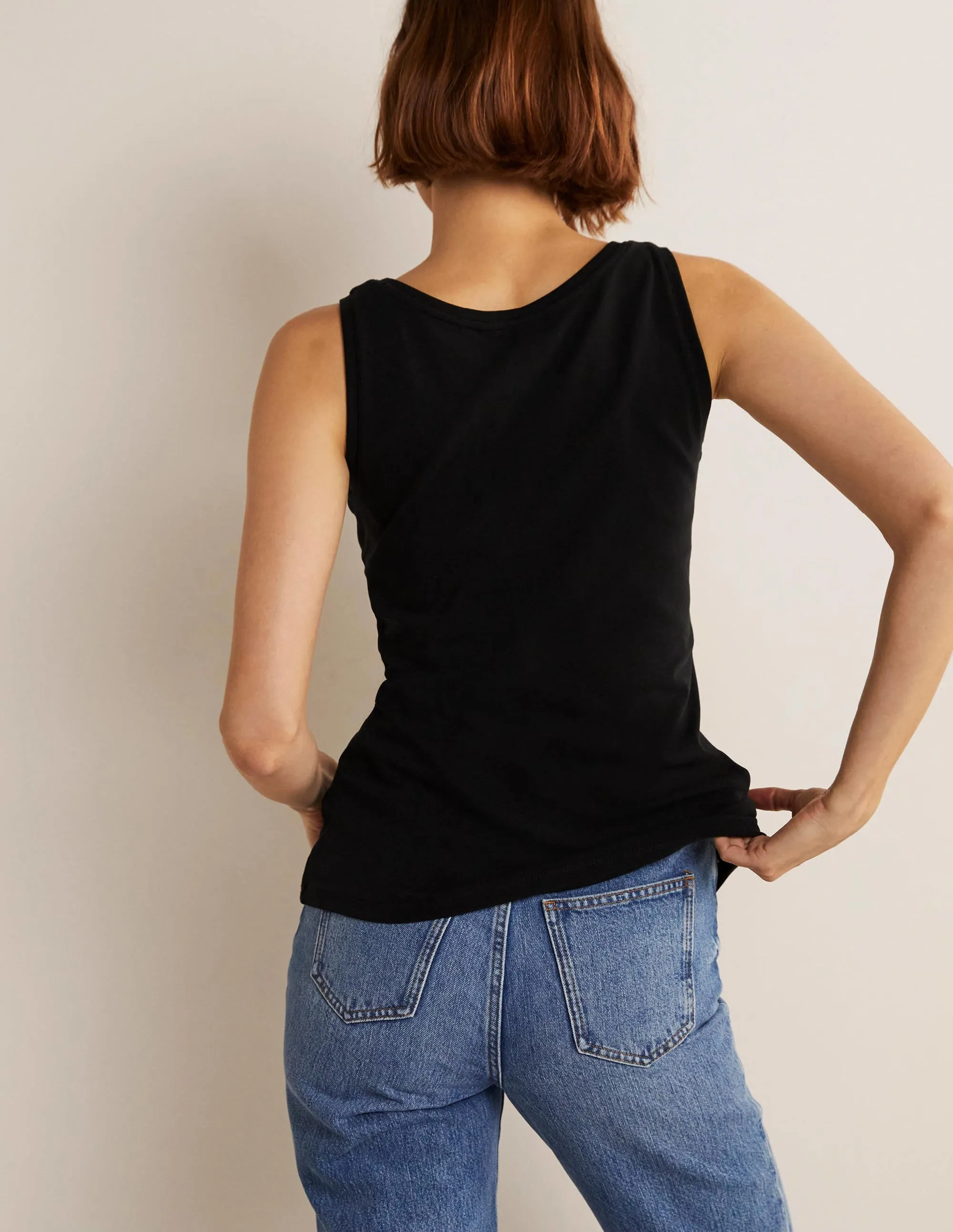 Essential Vest-Black